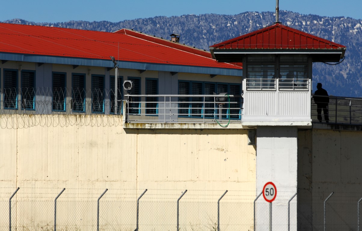 Εξαρθρώθηκε εγκληματική οργάνωση που διακινούσε ναρκωτικά στις Φυλακές Τρικάλων